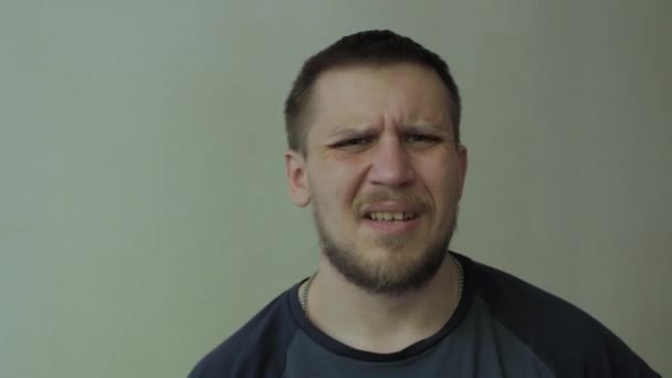 失望的人摇头和放弃视频