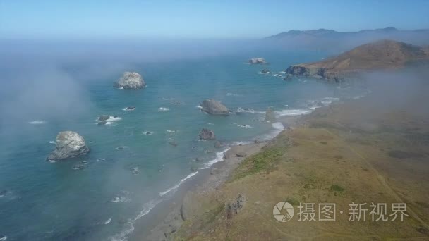 空中的朦胧加州北部海岸视频