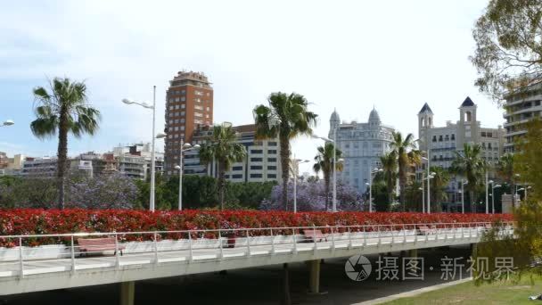 在图里亚花园花桥