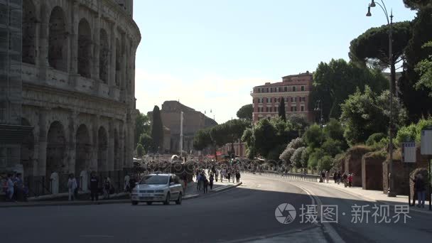 在古罗马圆形竞技场的人视频