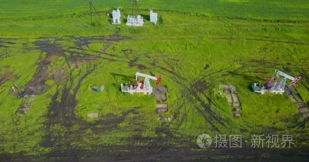 石油泵站在操作鸟瞰图视频