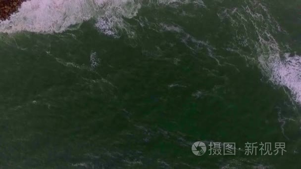 空中射击的斯瓦科普蒙在海滩上大西洋海洋里的波浪
