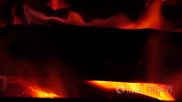 木炭和烧烤的火焰视频