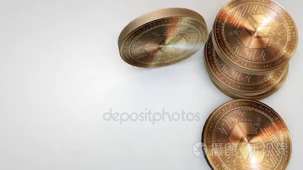 铜班科硬币落在白色背景上视频