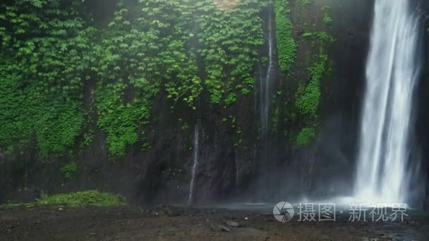 巴厘岛曼德克天然瀑布