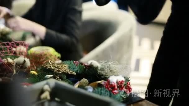 圣诞节装饰品人手所造的视频