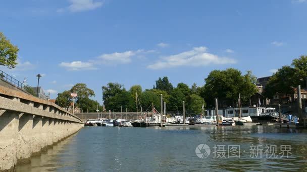 玛丽娜的楚河畔埃塞尔视频