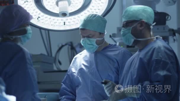 外科医生在手术期间决策视频