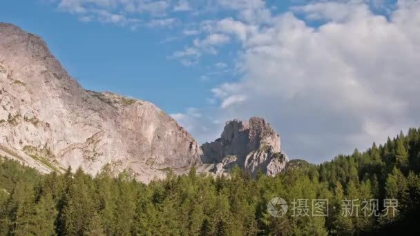 蒙特卡瓦洛集团，弗留利威尼斯朱利亚的阿尔卑斯山，意大利。时间流逝