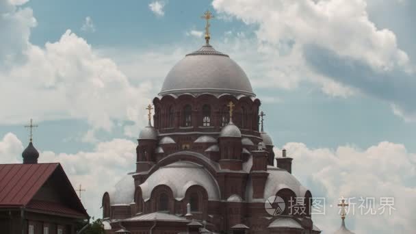 Sviyagsk，俄罗斯，2017 年 7 月 14 日，岛城 Sviyagsk，东正教教堂-圣三一教堂-延时的圆顶