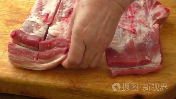 木制板生猪肉肋条视频