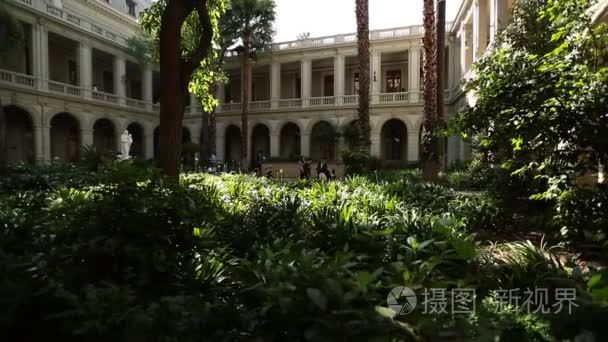 在大学校园中的花园视频