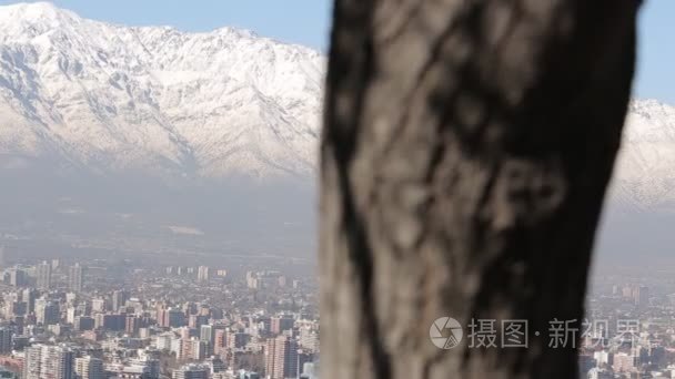 圣地亚哥市与背景在安第斯山脉视频