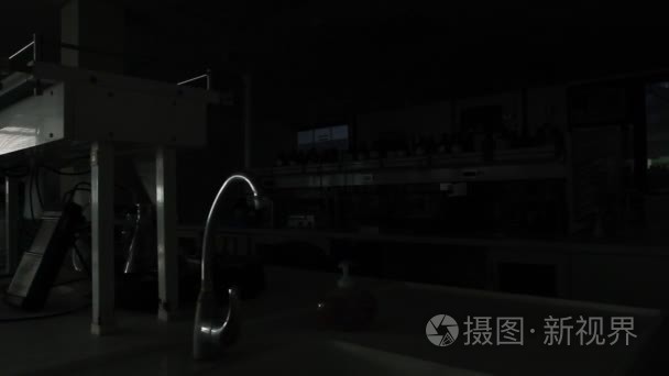 化学实验室的灯光视频