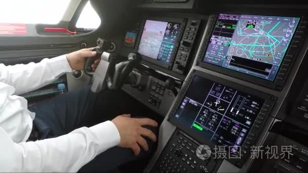 飞行员控制的私人飞机视频
