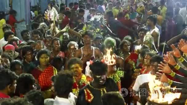 Kulasekharapatnam，印度2014 年 10 月 20 日 信徒在庙 Mutharamman 在 Thooth