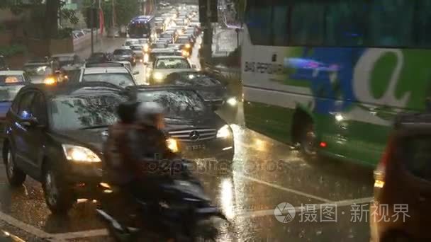 在下雨天的香港市视频