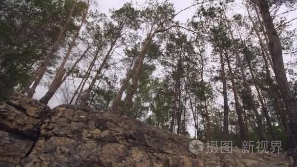 登山旅游带背囊视频