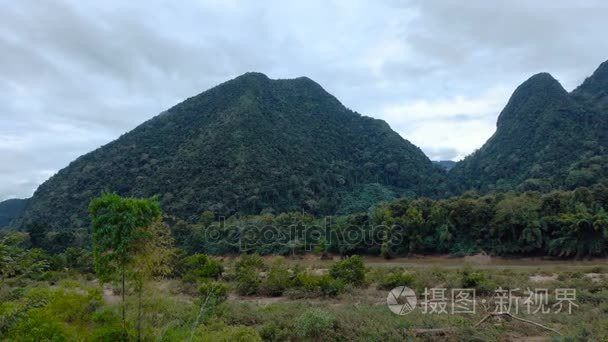 在孟是一些村庄美丽山景视频