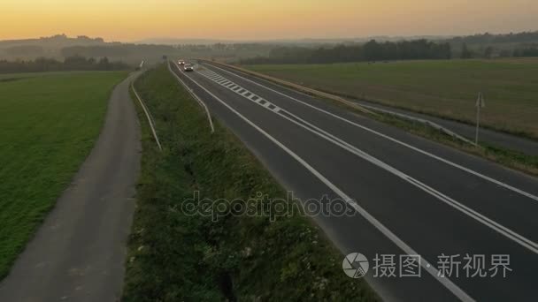 一条高速公路的航拍镜头视频