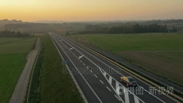 一条高速公路的航拍镜头视频