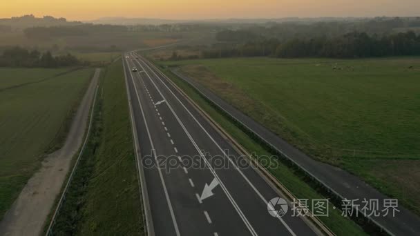 一条高速公路的航拍镜头视频