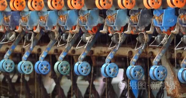 4 k A 纺丝机收集丝线在缫丝机中操作