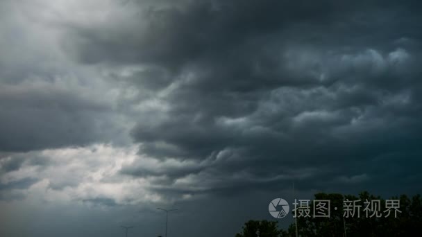 在雷声之前的大规模飘过