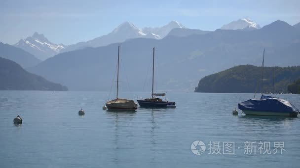 小船漂浮在图恩湖 Bernese