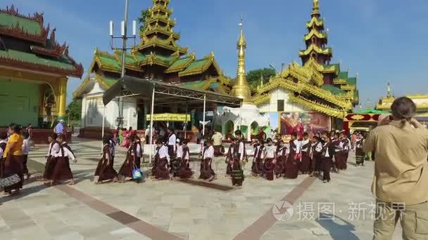 缅甸仰光大金寺学童视频