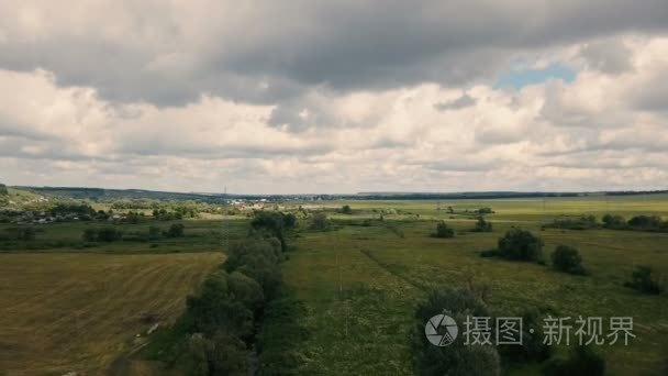 乡村景观鸟瞰拍摄与电塔视频