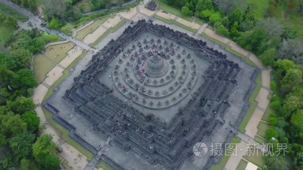 婆罗浮屠佛教寺庙的航拍镜头视频