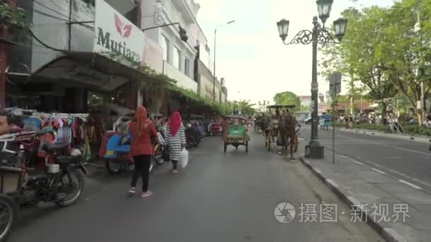 尤雅卡塔街景与马车和人力车视频