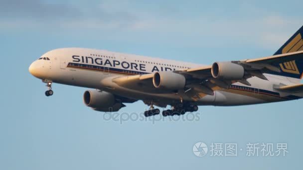 新加坡航空超大型客机接近