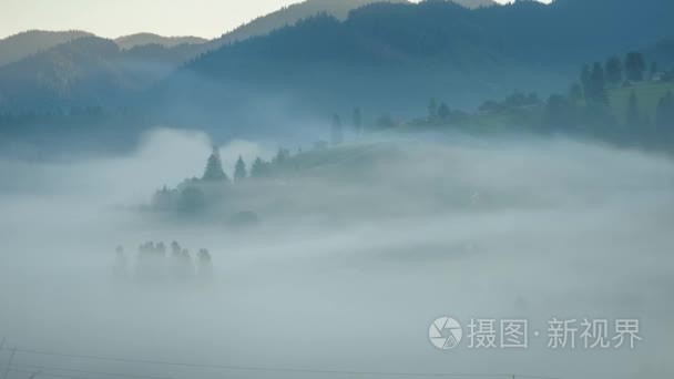 时间流逝的山地景观迷雾视频