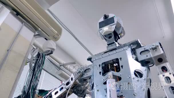 完全不覆盖的机器人框架短视频