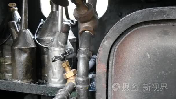 阀门的旧火车蒸汽引擎视频