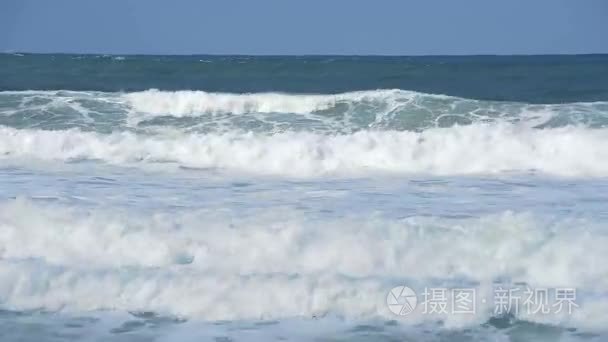 视频的大西洋沙滩与海洋冲浪视频