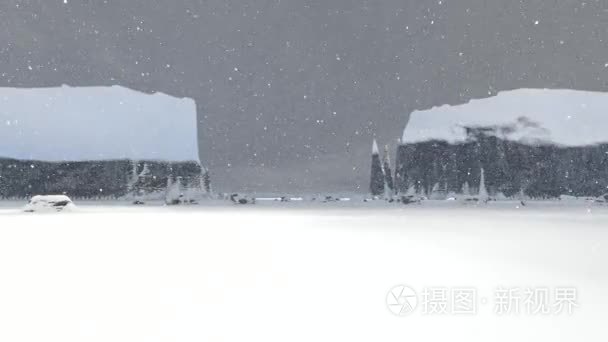 通过在大型雪墙视频