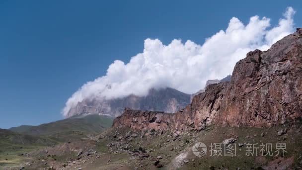 云正朝着落基山脉时间流逝视频