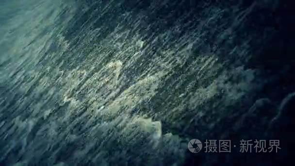 暴雨瀑布和喷雾视频