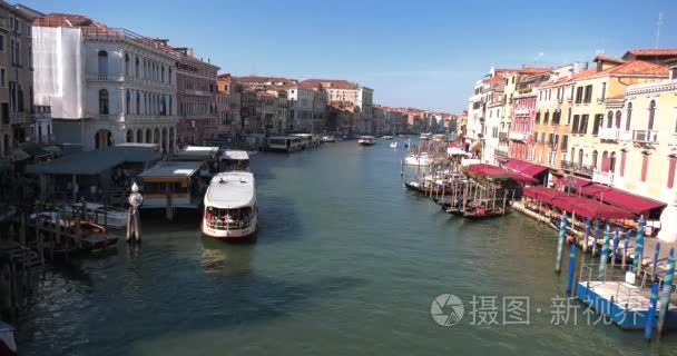 与船交通在意大利威尼斯城进行游客度假和货物17 八月 2017视频