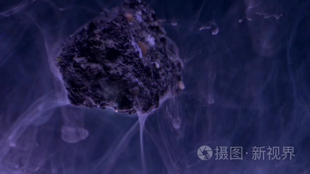 石水中抽象流动油墨视频