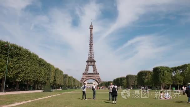 在巴黎的埃菲尔铁塔视频