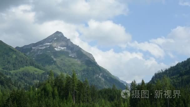 时间流逝的齐勒河谷的山峰和云视频