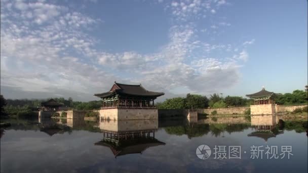 传统古建筑的雁鸭池视频