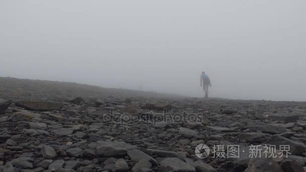 进发下跌赛跑运动员努力走视频