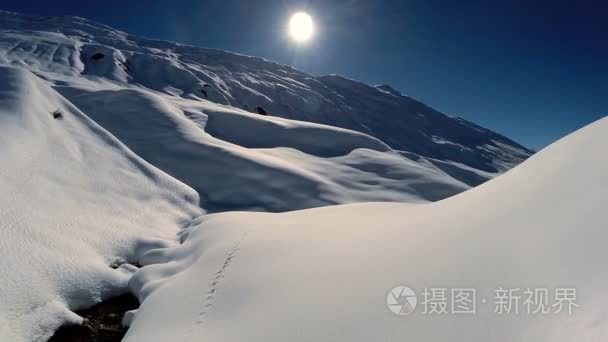 雪冬天鸟瞰日落黄昏自然景观