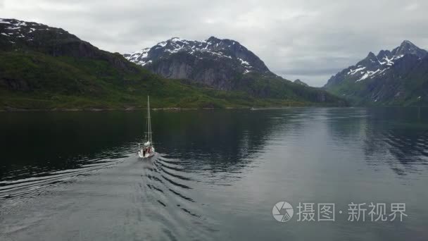 挪威海鸟瞰山景观视频