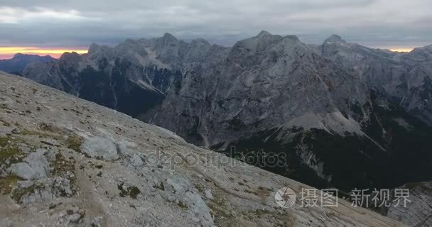 日出时分升序山坡视频